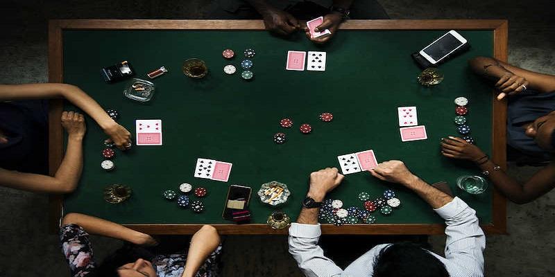 Chỗ ngồi nào hiệu quả nhất trong chọn bàn poker online?